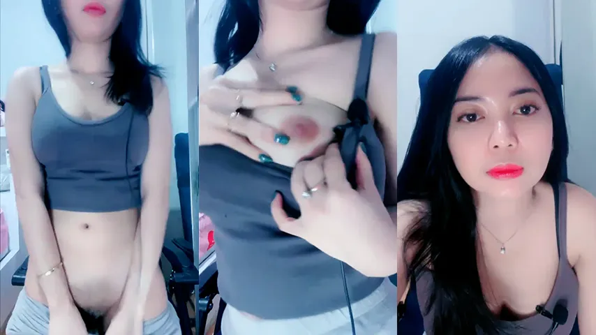 Wika WikWik Host Cantik Pamerin Uting